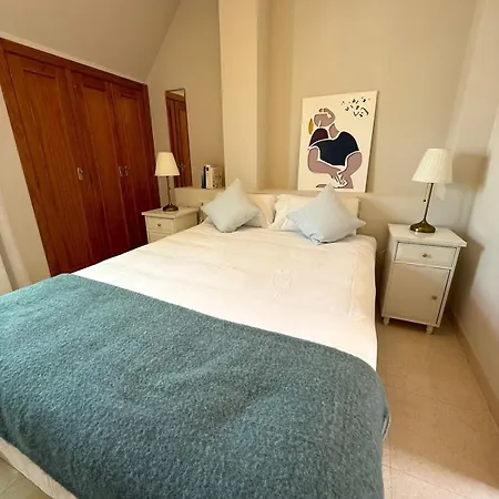Sunny & Cosy Penthouse شقة *