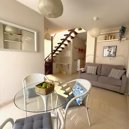 Sunny & Cosy Penthouse フエンヒロラ